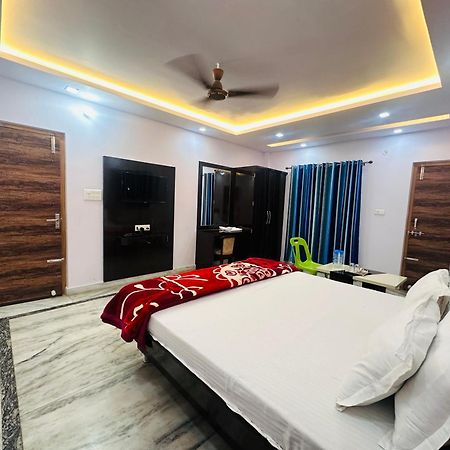 Hotel Pink Paradise 戈勒克布尔 外观 照片