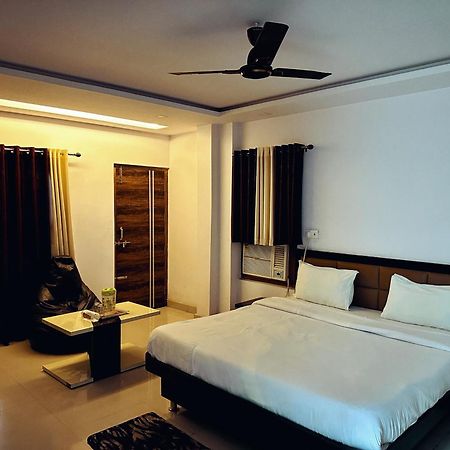 Hotel Pink Paradise 戈勒克布尔 外观 照片