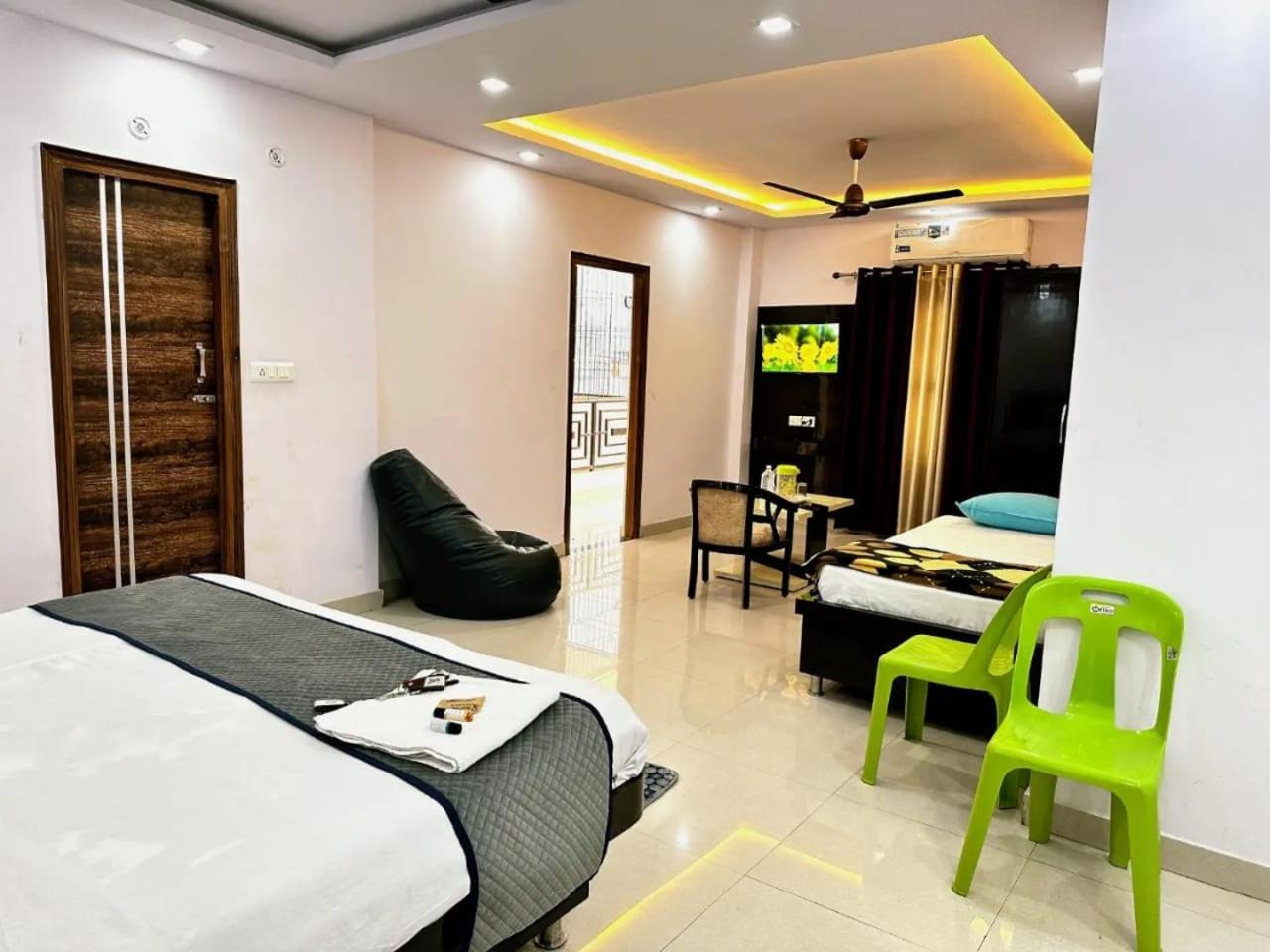 Hotel Pink Paradise 戈勒克布尔 外观 照片
